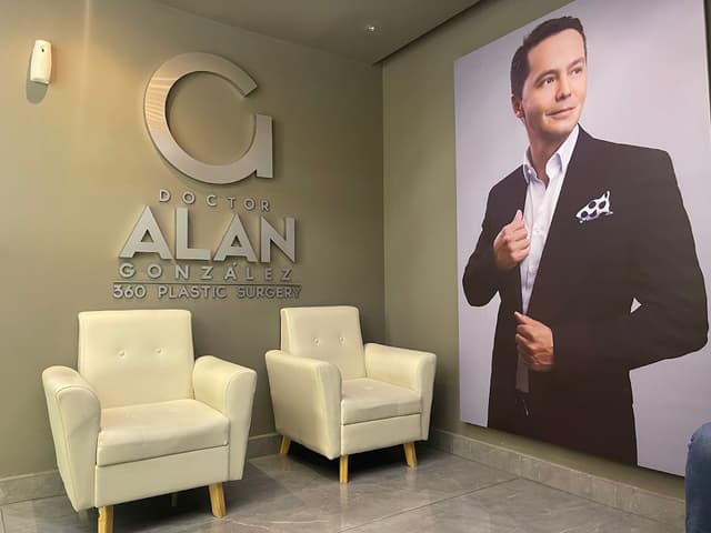 Dr. Alan González