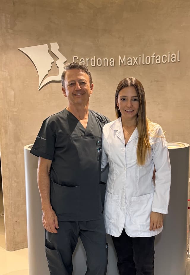 Cardona Maxilofacial. | Cirugía Ortognatica | Rinoplastia | Blefaroplastia | Mentoplastia | Implantes | Lifting