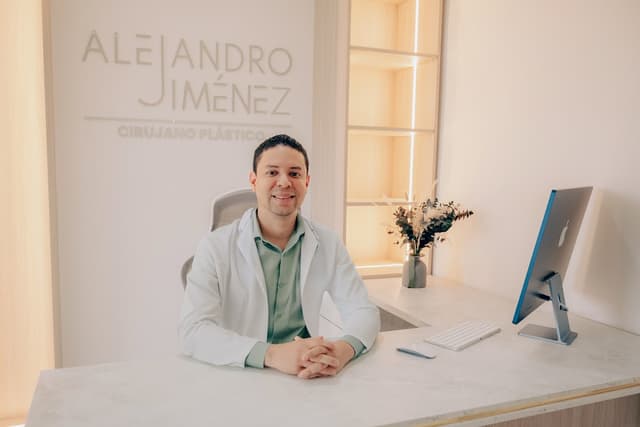 Dr. Alejandro Jiménez Avilés