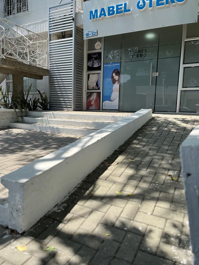 Dr. Armando Saumet photo 2