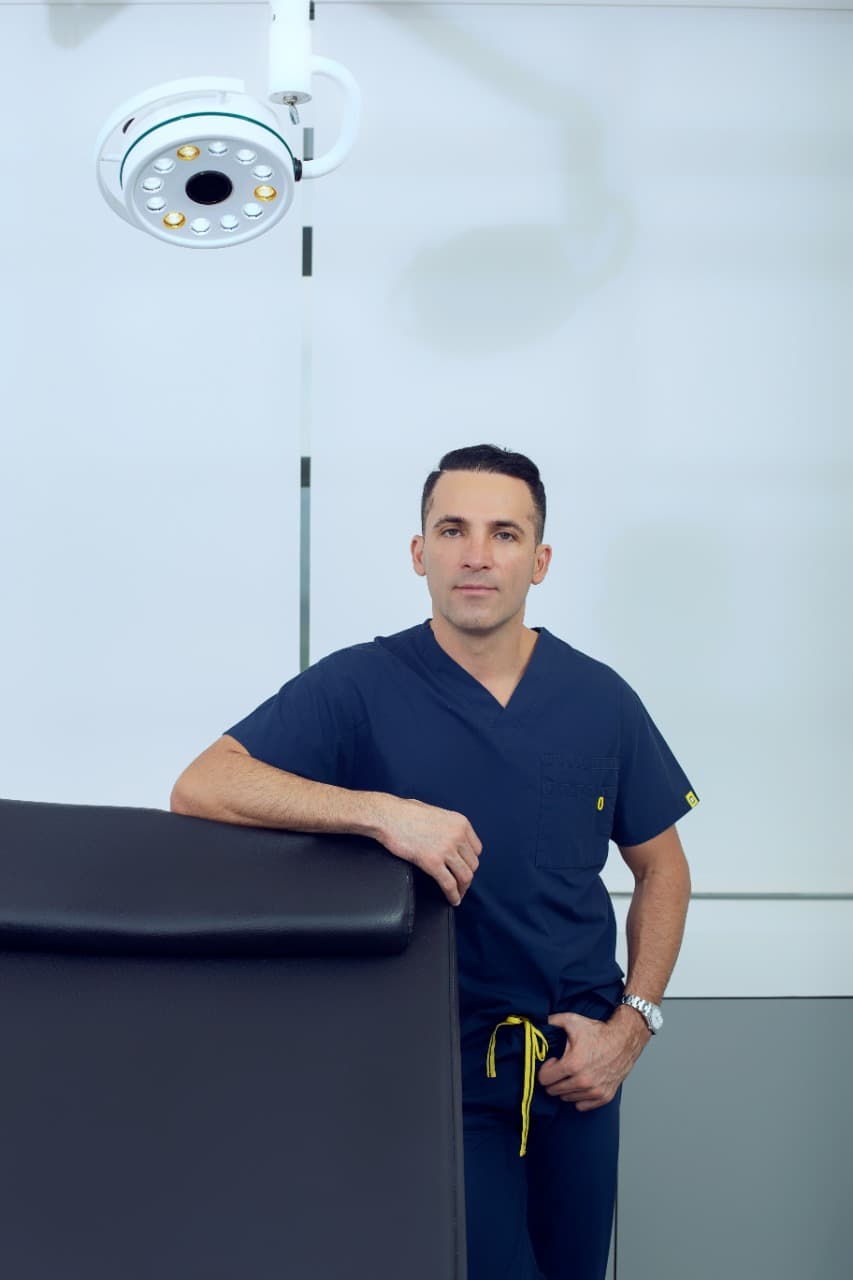 Dr. Camilo Reyes