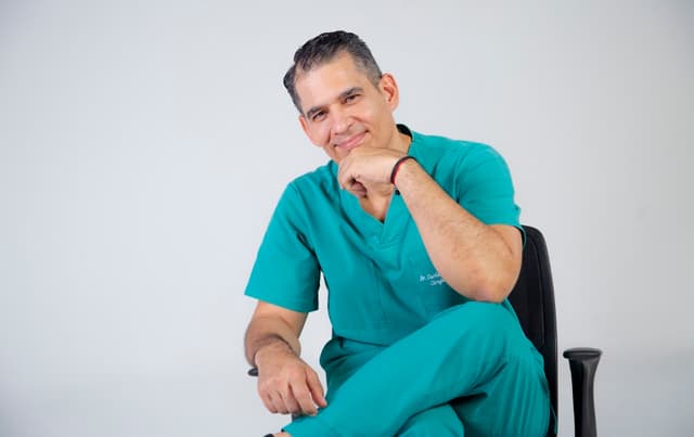 Dr. Carlos Alberto Ríos - Especialista en Retiro de Biopolimeros