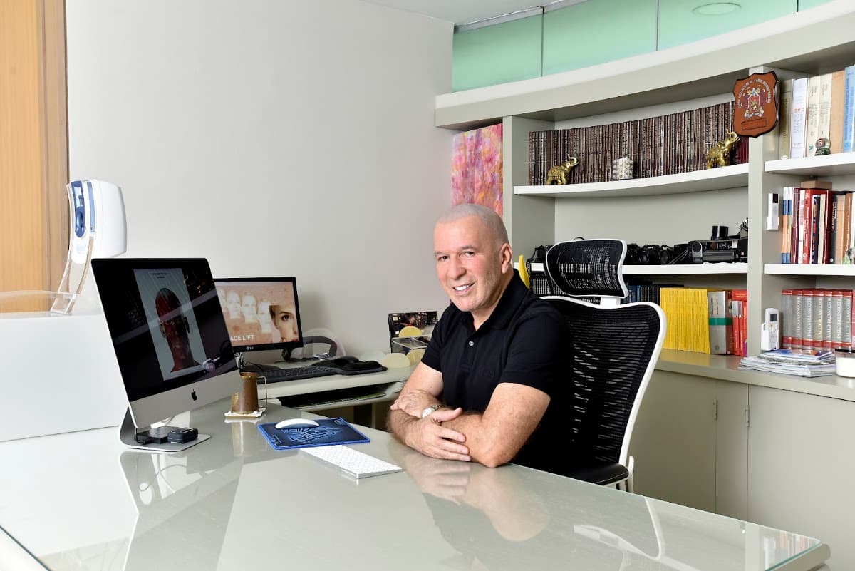 Dr. Dario Cabello
