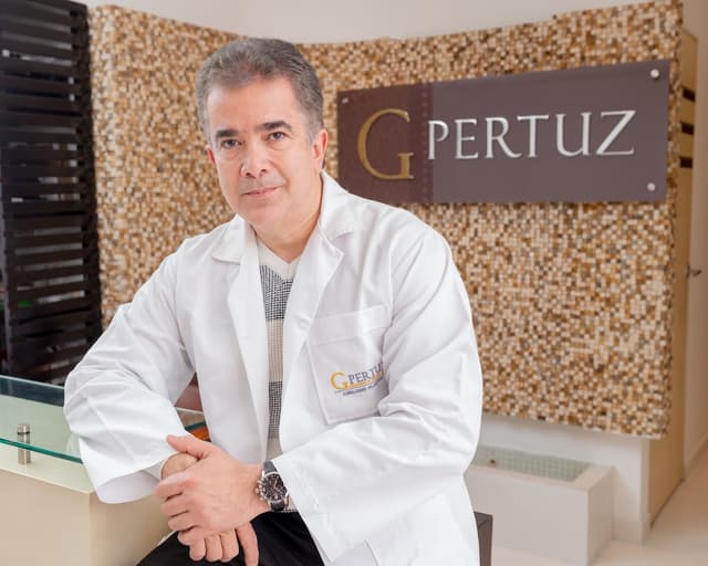 Dr. Gustavo Pertuz