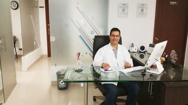 DR. HERNÁN GUERRERO