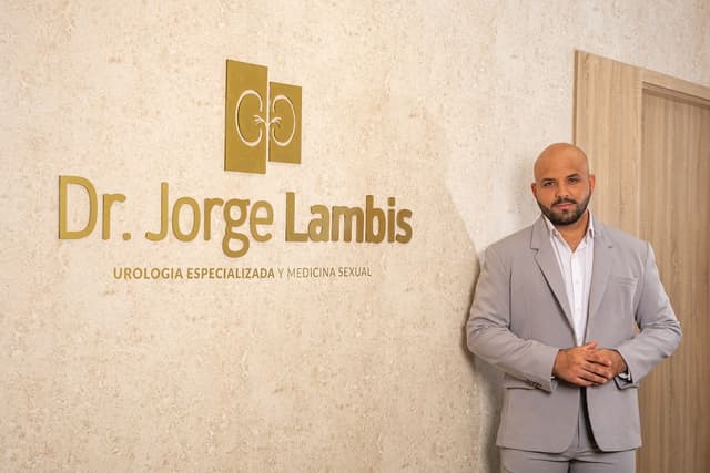 Dr. Jorge Lambis Urologo photo 2