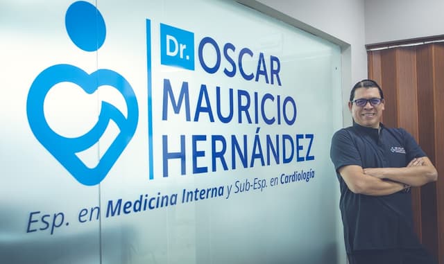 Dr. Oscar Mauricio Hernández Vásquez - Cardiología y Medicina Interna en Pereira