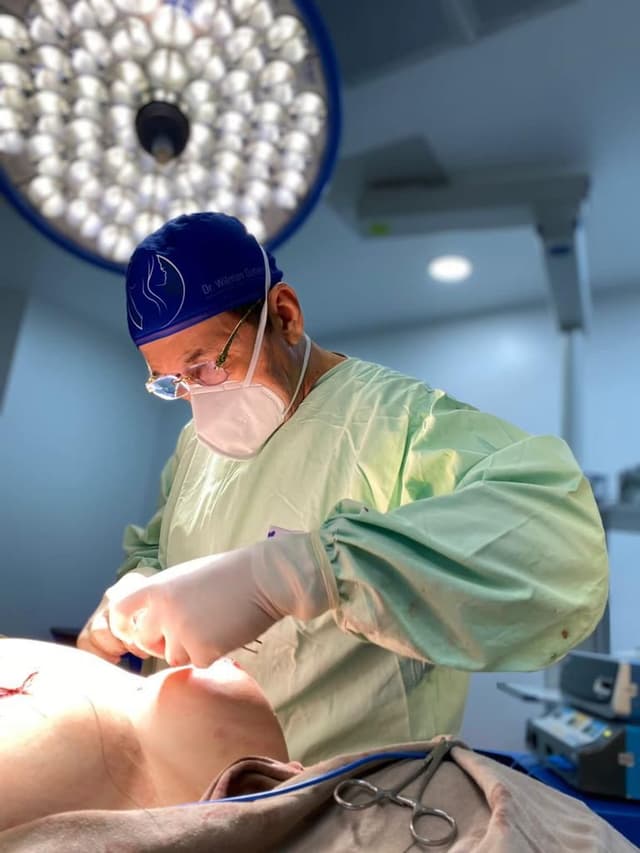Dr. Wilman Gutierrez Ortiz Cirujano plastico