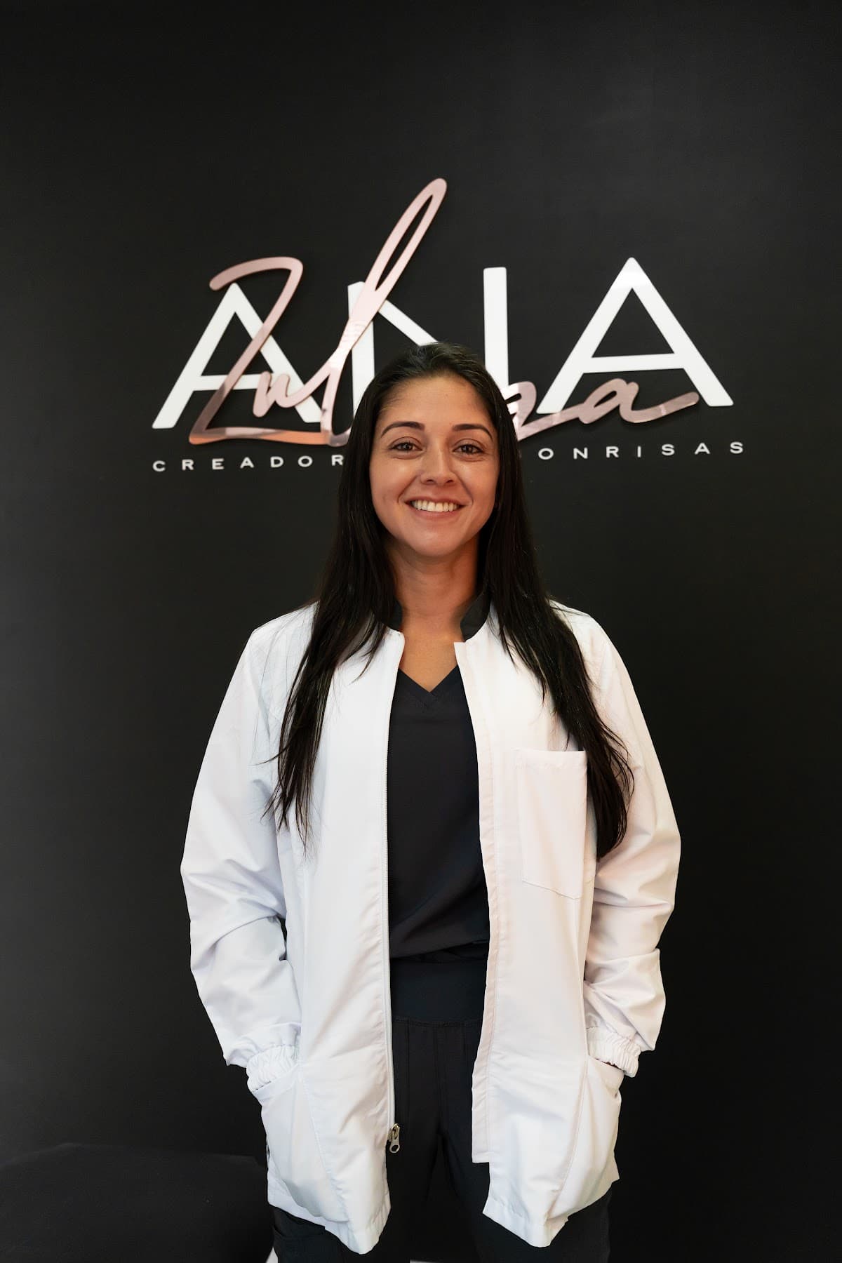 Dra. Ana Zuluaga - Diseño de sonrisa en Medellín