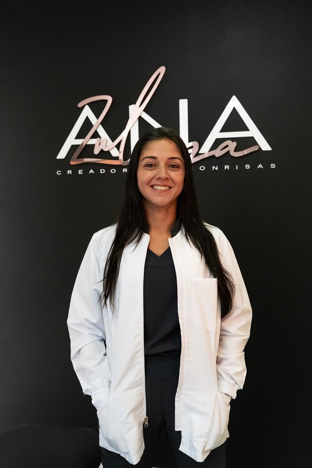 Dra. Ana Zuluaga - Diseño de sonrisa en Medellín
