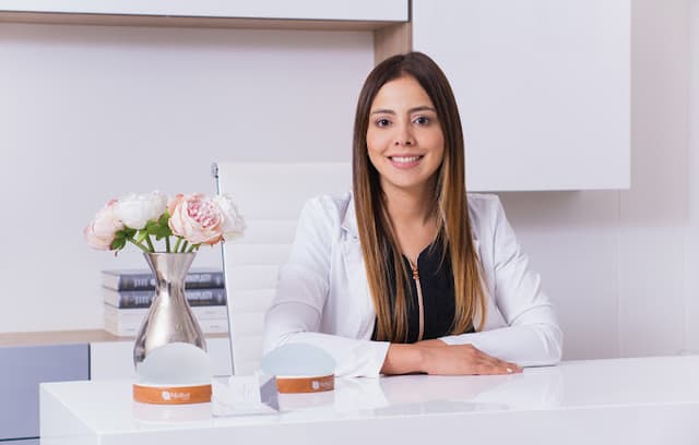 Dra. Denise Ventura, Cirujana Plástica | Rinoplastia, Mamoplastia de Aumento y Pexia Mamaria - Cirujano Plástico en Bogotá