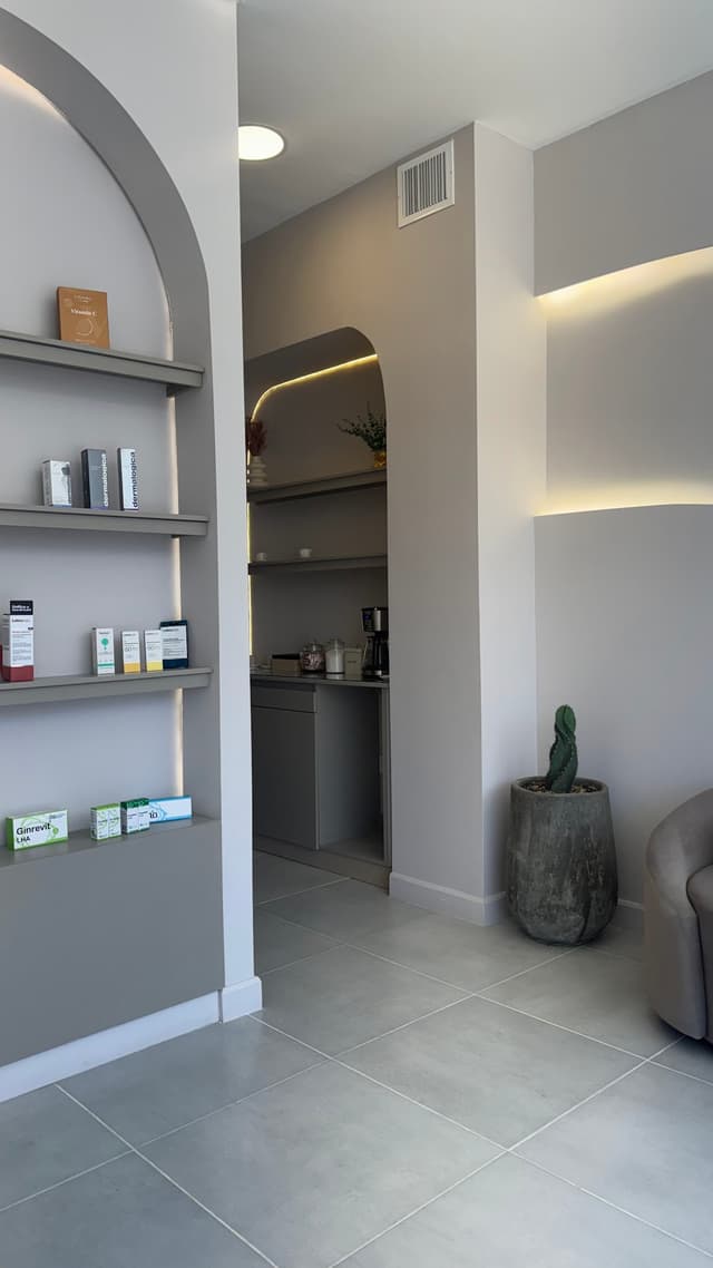 Dra Laura Lambraño | Skin & Wellness Center