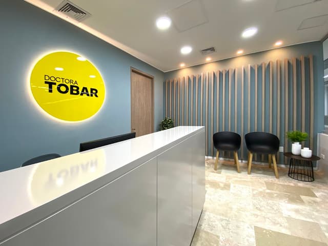 Dra. Verónica Tobar Roa, Urólogo