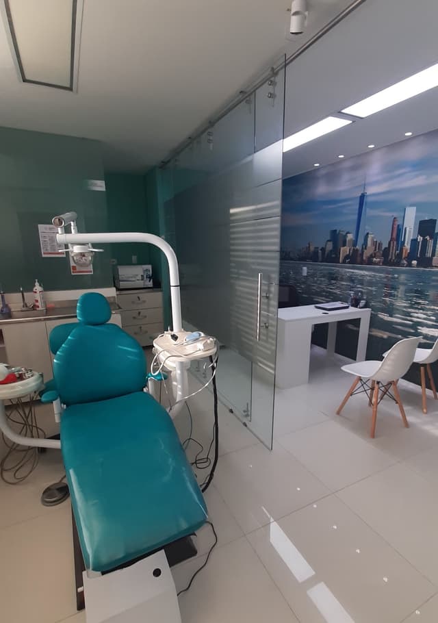 Dra. Eliana Pantoja, Endodontist photo 2
