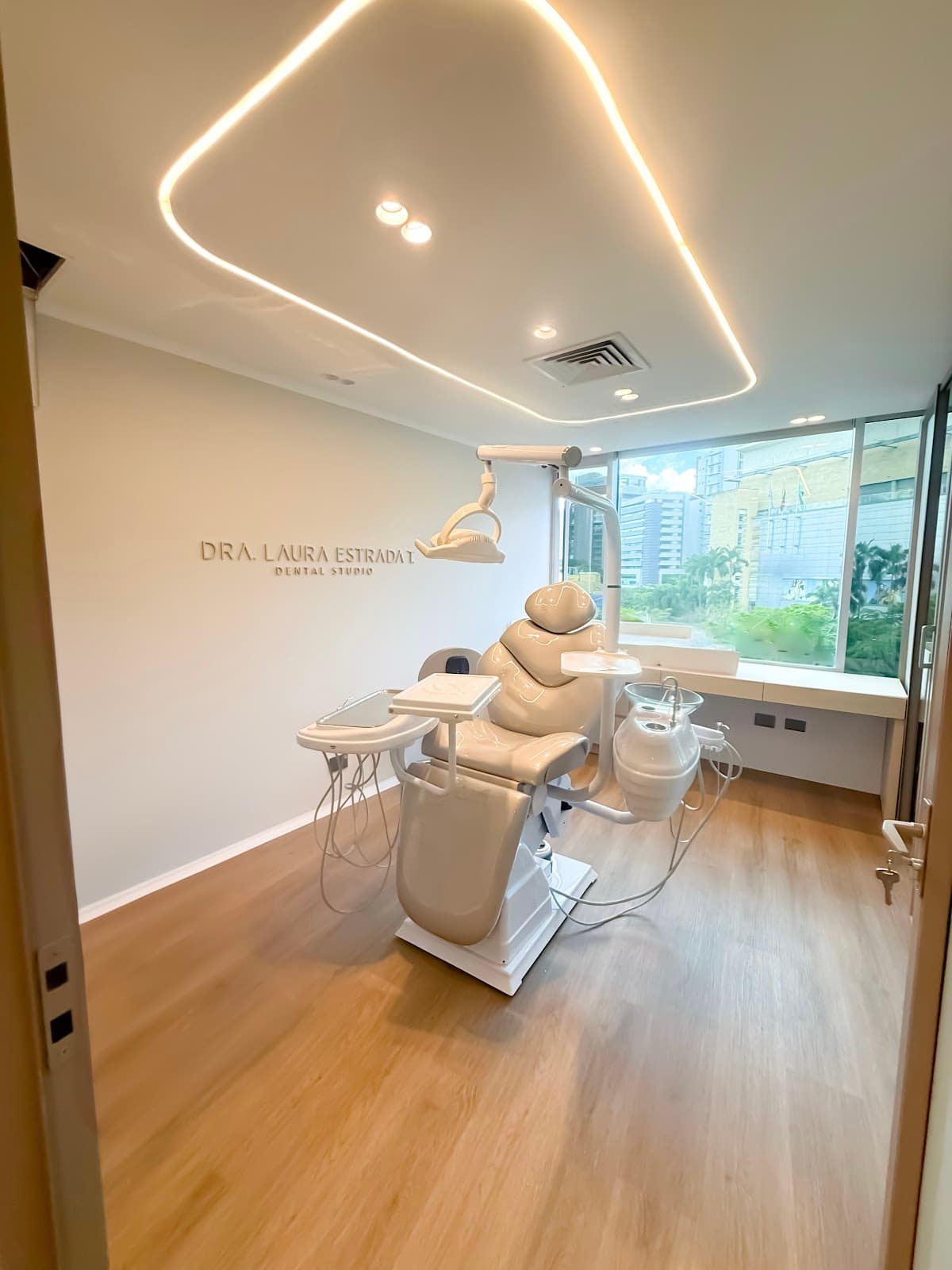 LET Dental Studio