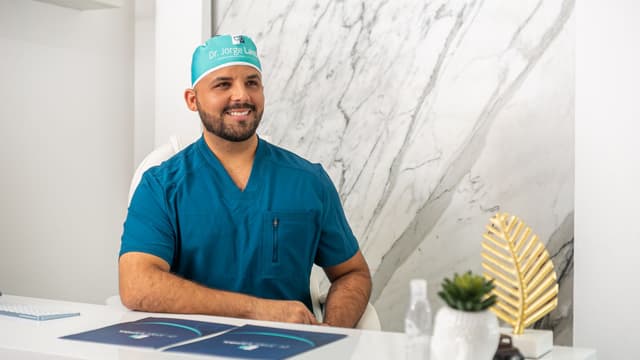 Dr. Jorge Lambis Urologo